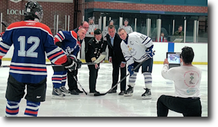 Mise en jeu protocolaire, partie de hockey.